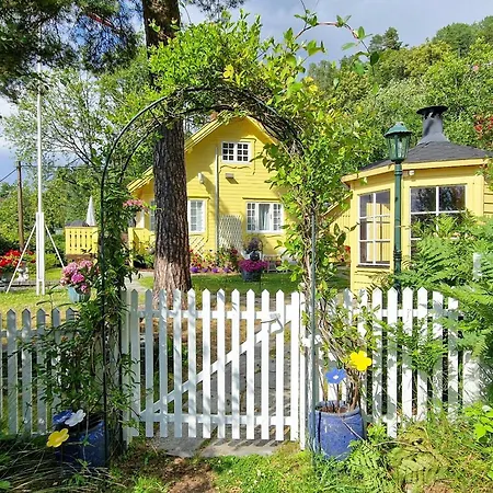 Yellow House By The Fjord In Idyllic 度假居 Holmsbu