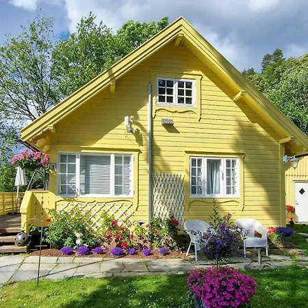 Yellow House By The Fjord In Idyllic 度假居 Holmsbu