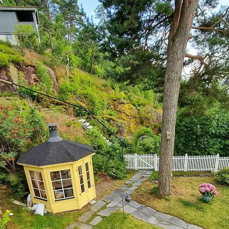 Yellow House By The Fjord In Idyllic 度假居 *