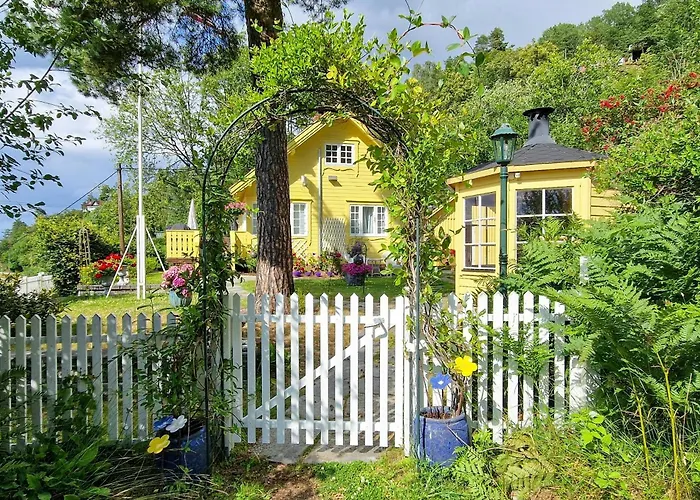 Yellow House By The Fjord In Idyllic Ferienhaus Holmsbu