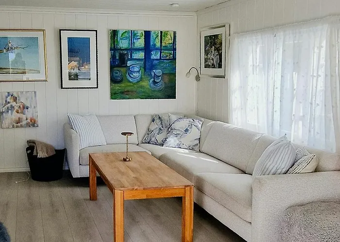 Ferienhaus Yellow House By The Fjord In Idyllic *